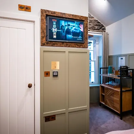 Guest house The White House 5*