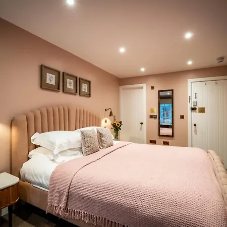Guest house The White House 5*